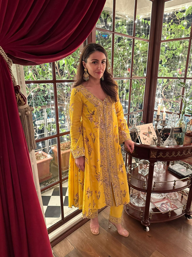 SOHA ALI KHAN IN MIRZYA SET